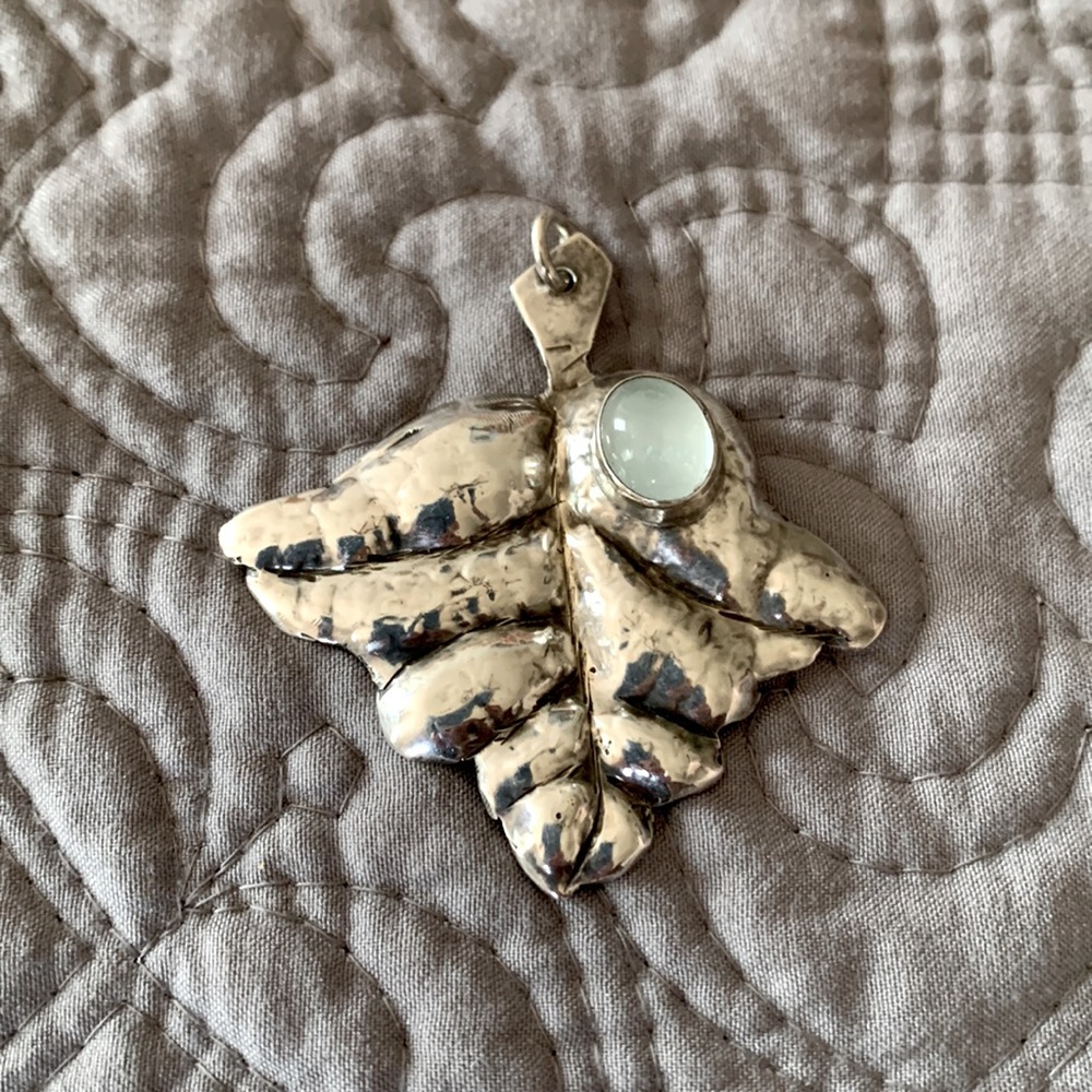 Silver and moonstone pendant